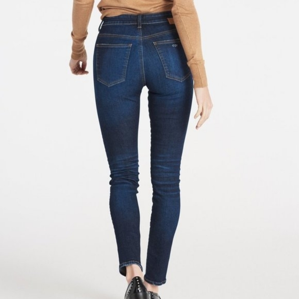 NWT. CQY.  high rise, skinny Dark Wash jean. Sz24